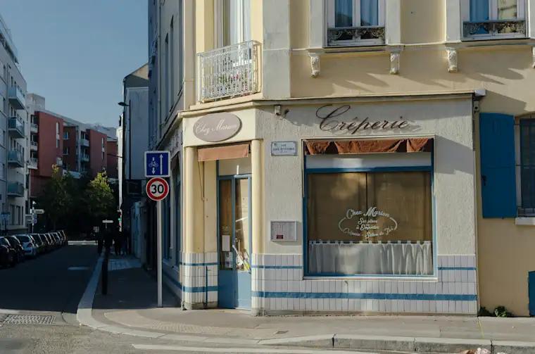 {Food and Restaurants}-{Landscape}-{Crêperie}-{fr}-{1}