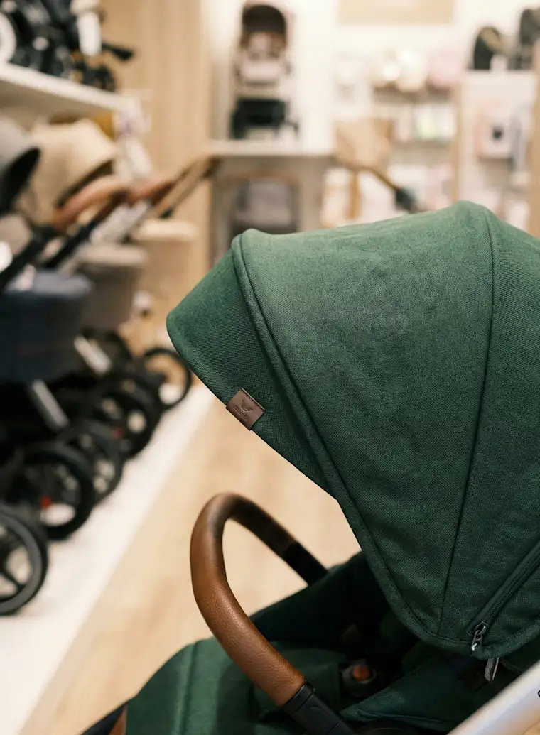 Retail-portrait-babyshop-product close up