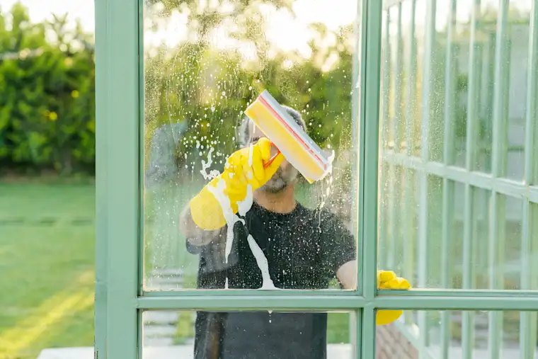 Facade cleaner -  window wiping