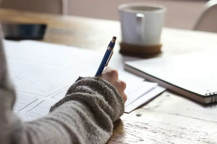 Checklist - Hand holding pen