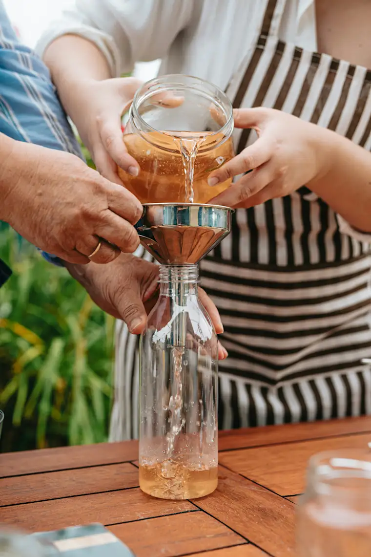 Food and Restaurants-landscape-non alcoholic beverage store-fr-kombucha filtering