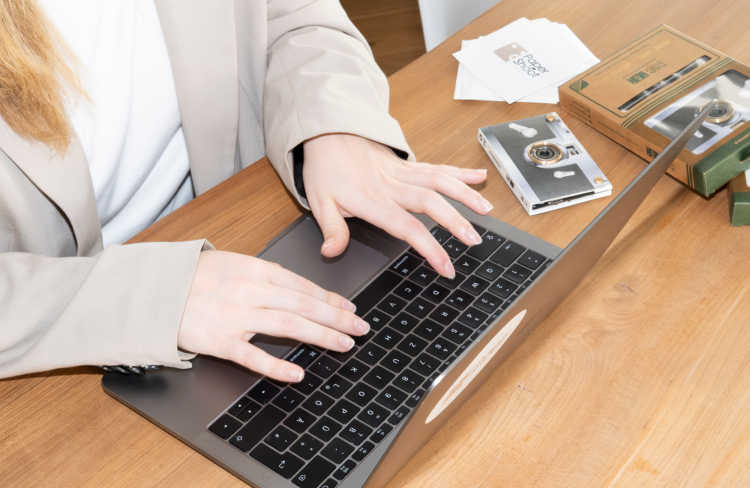 IFY Blog Hands-Laptop