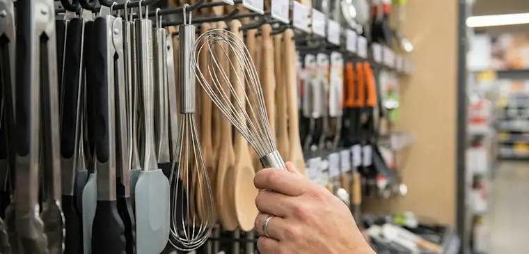 Deco & House-landscape-kitchen tools-close up hand