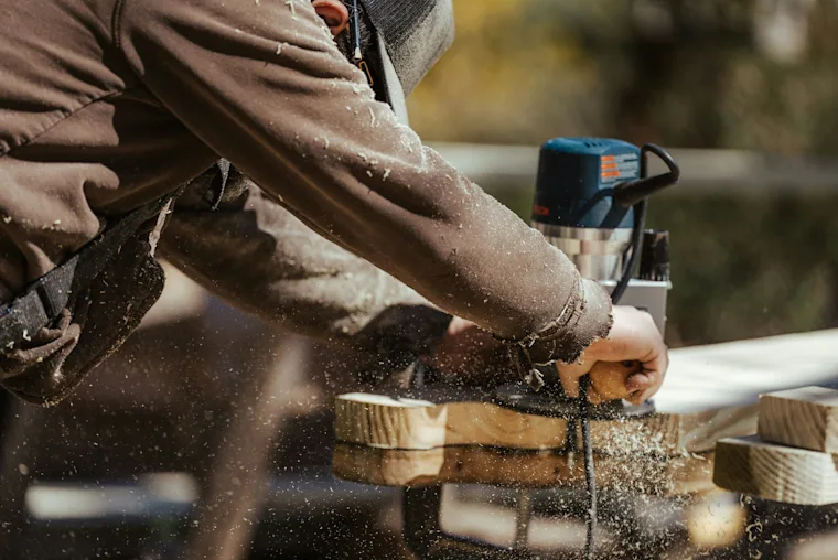 Construction - landscape - carpenter