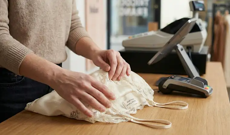 Retail-landscape- lingerie- cashdesk