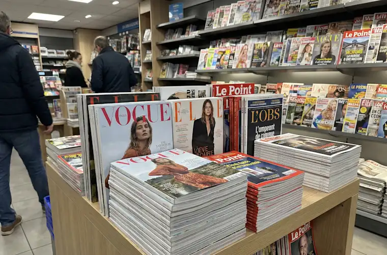 Arts Entertainment-landscape-press magazine- magazine display