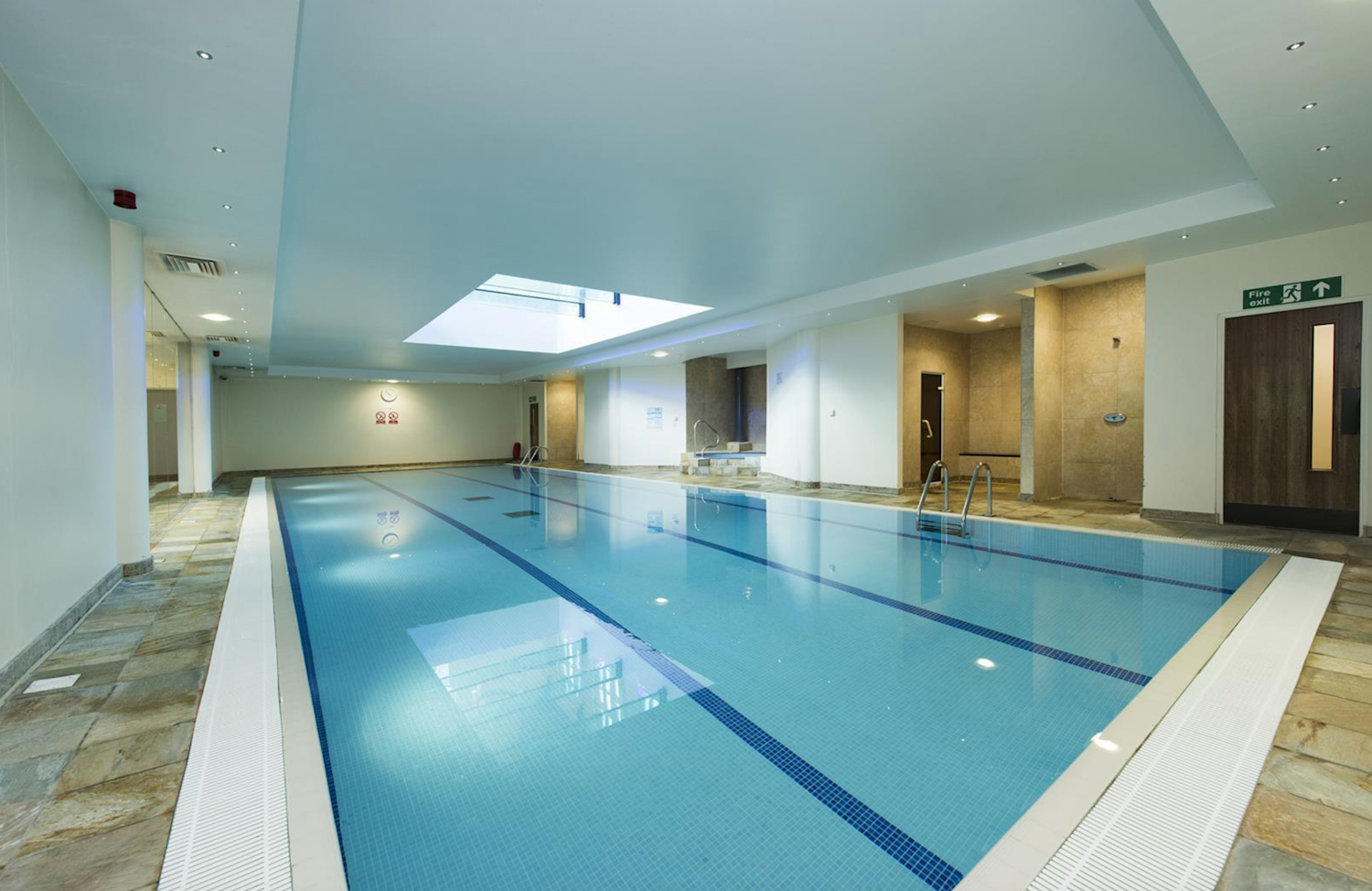 9 homes with swimming pools for around £500k or less - Zoopla