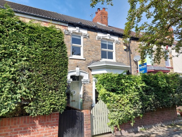 Two-bed terraced house, Hull, £120,000
