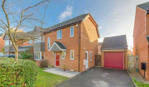 Four-bedroom detached house in Furzton, Milton Keynes, for £450,000