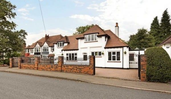 Four bedroom detached house in Solihull