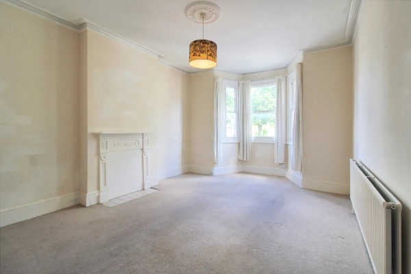 Two-bedroom flat, Farnborough, Hampshire, £265,000 - interior