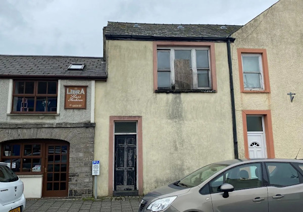 Mid-terrace house, Dyfed, Wales, £10,000