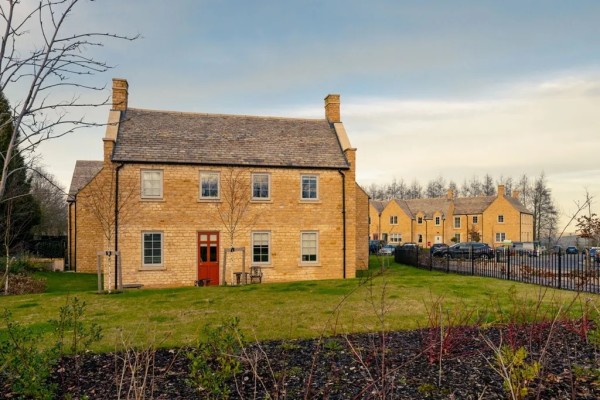 One-bed apartment, Stow-on-the-Wold, Gloucestershire, £249,950 - exterior