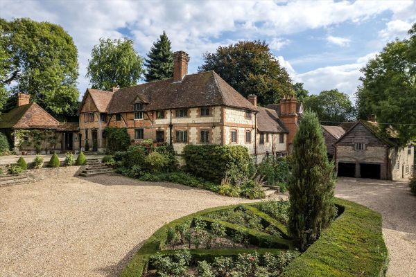 Jacobean 10 bed home in Hampshire