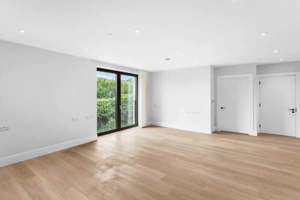 Three-bed apartment, Brighton, £126,250 - interior