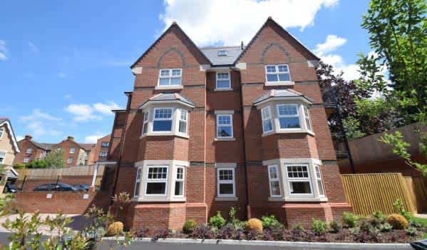 Two-bedroom flat to rent in High Wycombe, for £1,150 pcm