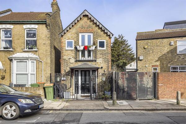 Short sale: Tour the 'Brick Midget House' now on the market