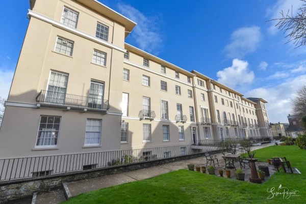 Two-bed apartment, £225,000, Ryde