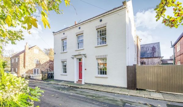 Three-bedroom detached house in Old Road, Cawood, Selby, for £300,000