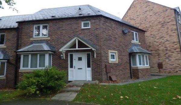 Three bedroom semi-detached house for £900pcm