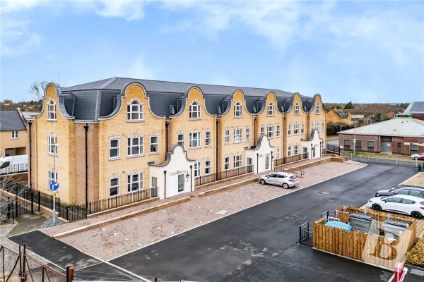 One-bed flat in Basildon, Essex, £230,000 - exterior