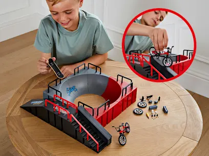 Skate Park Skate Bowl Finger Skateboard Set