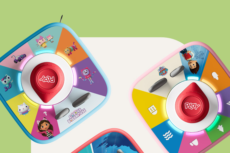 Tonies Tonieboxes with the Tonieplay game sleeves on top on a green and whitel background.