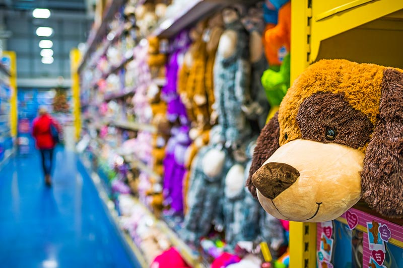 Smyths Toys étagères et ours en peluche