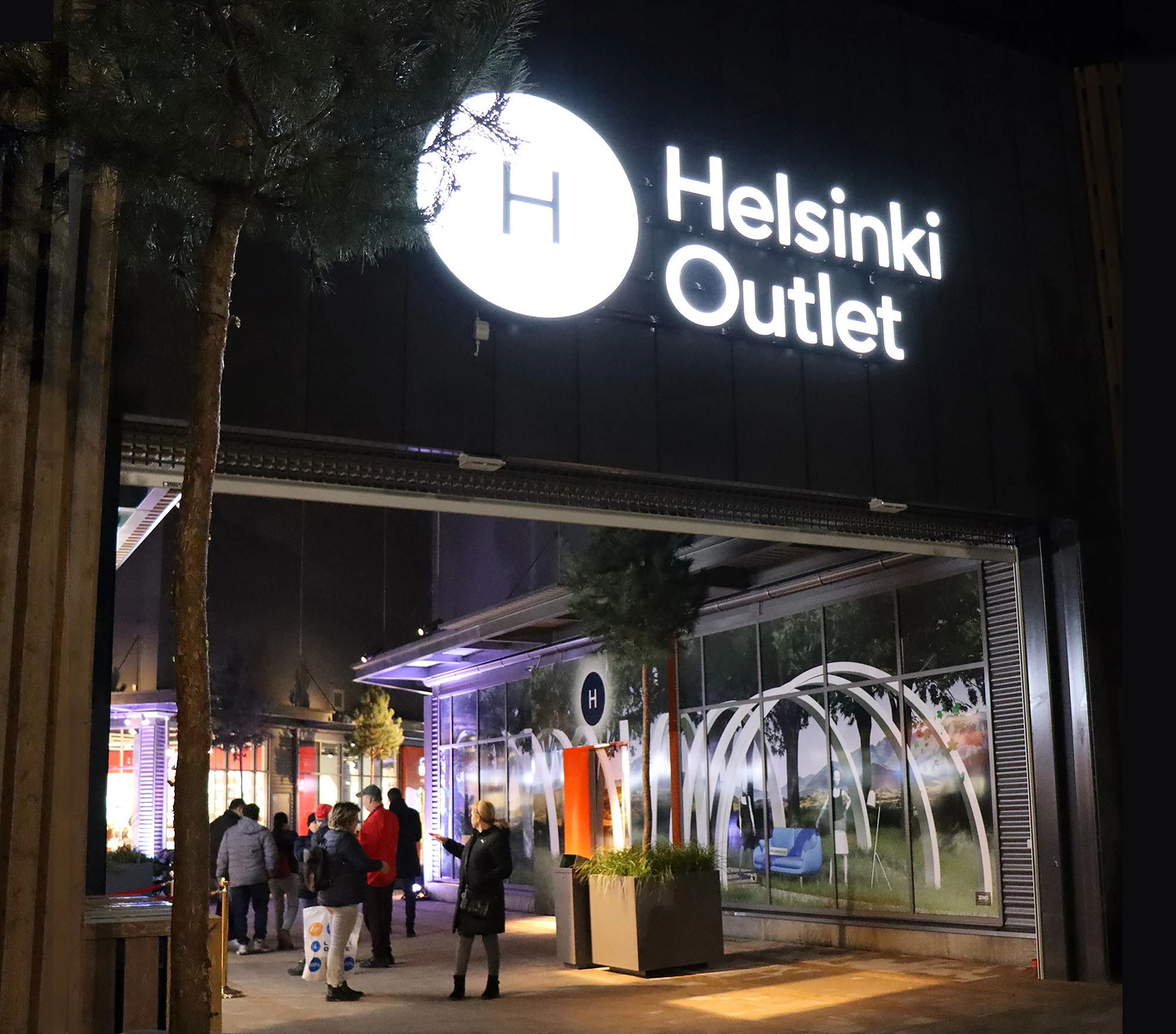 Entryway to helsinki outlet store