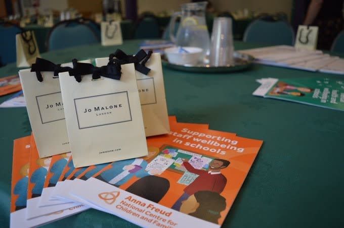 jml bags af leaflets