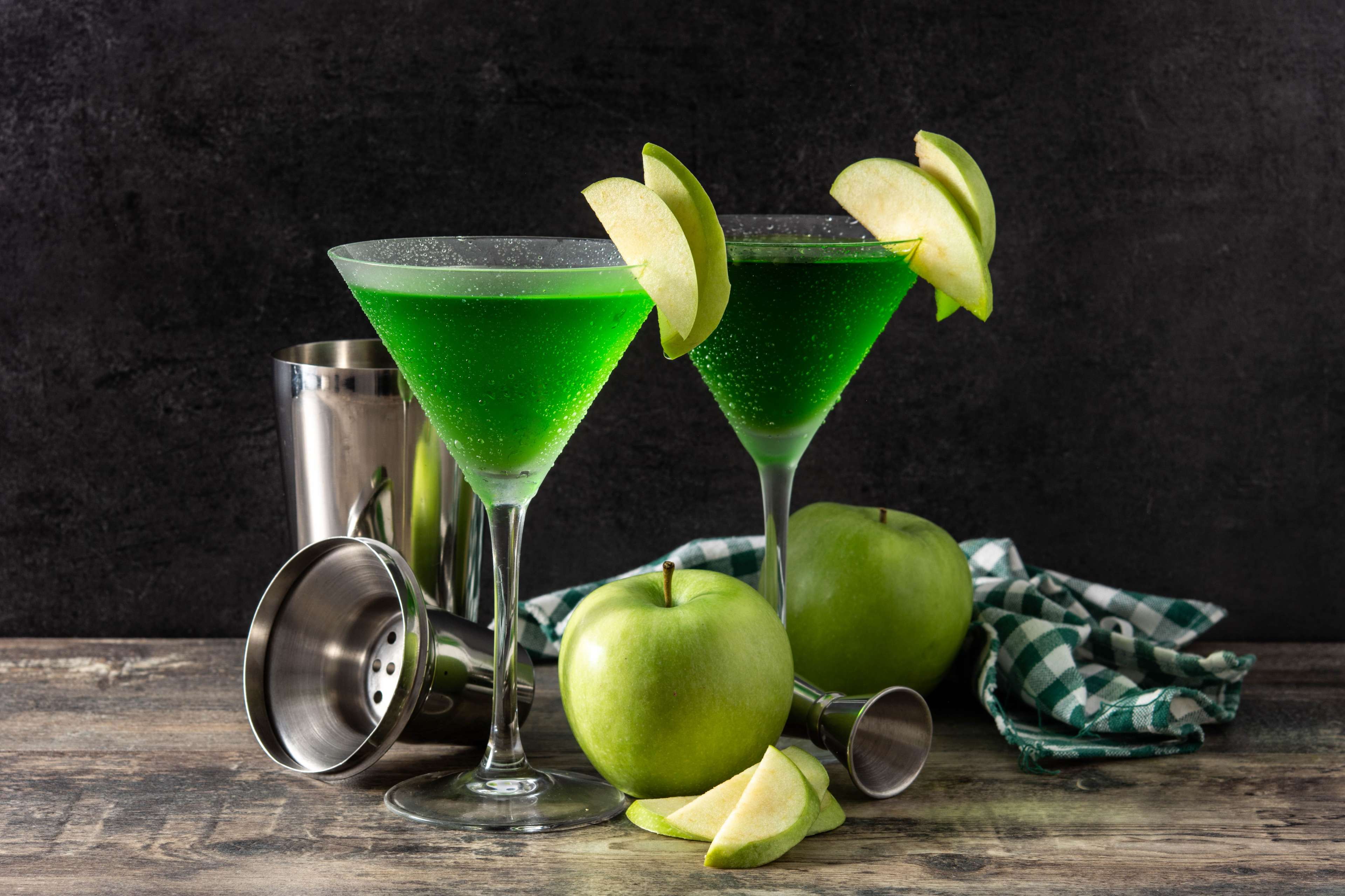 61ad3e504246928f6985be60_Green%20appletini%20cocktail%20in%20glass%20on%20wooden%20table.jpeg