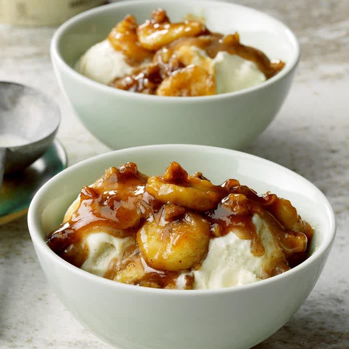 Two bowls of bananas foster sundaes 