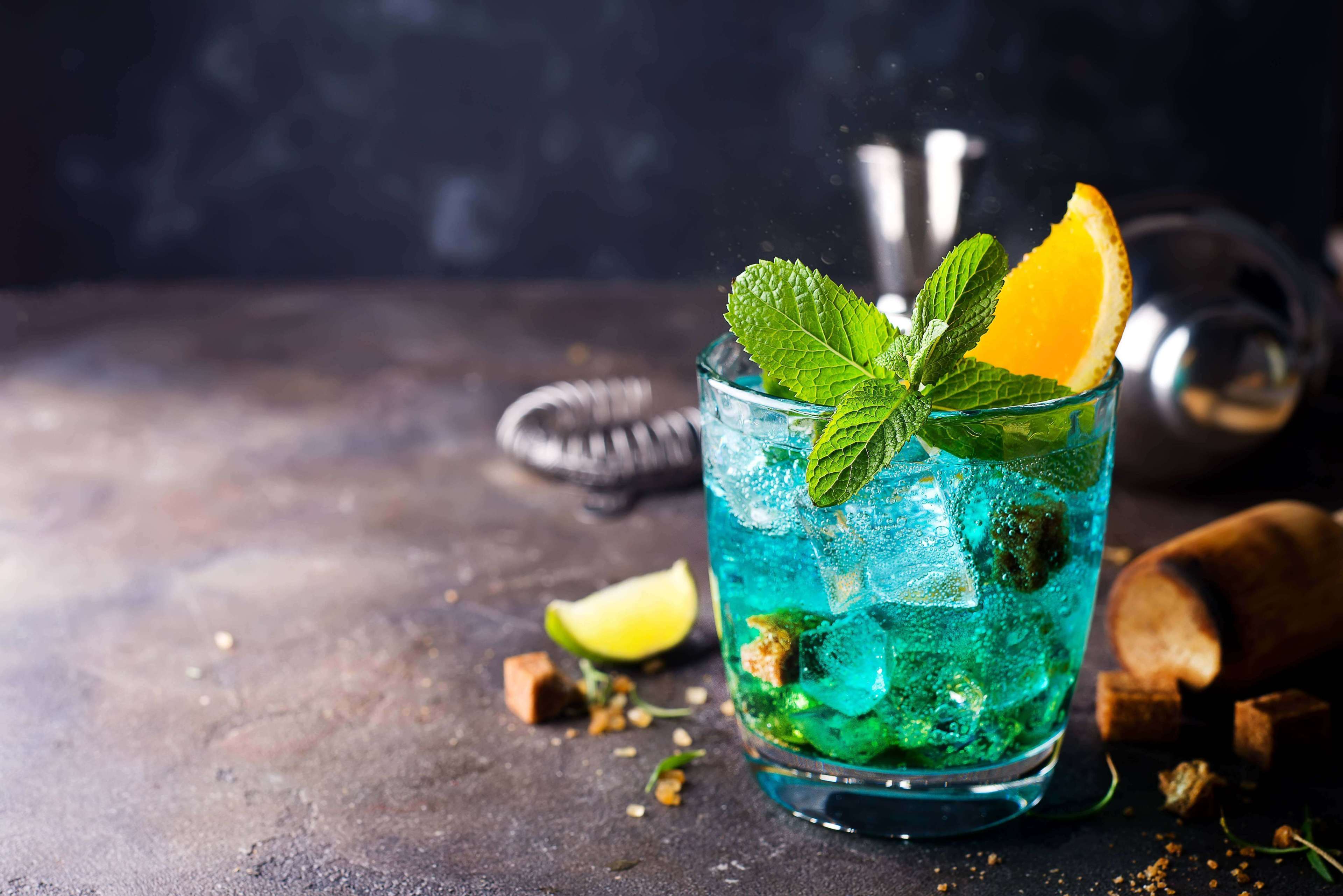 Blue cocktail in glasses with ice