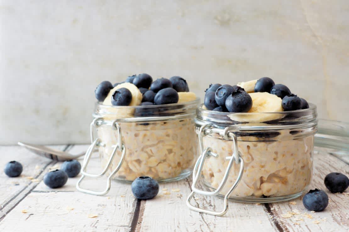 overnight oats with fresh blueberries