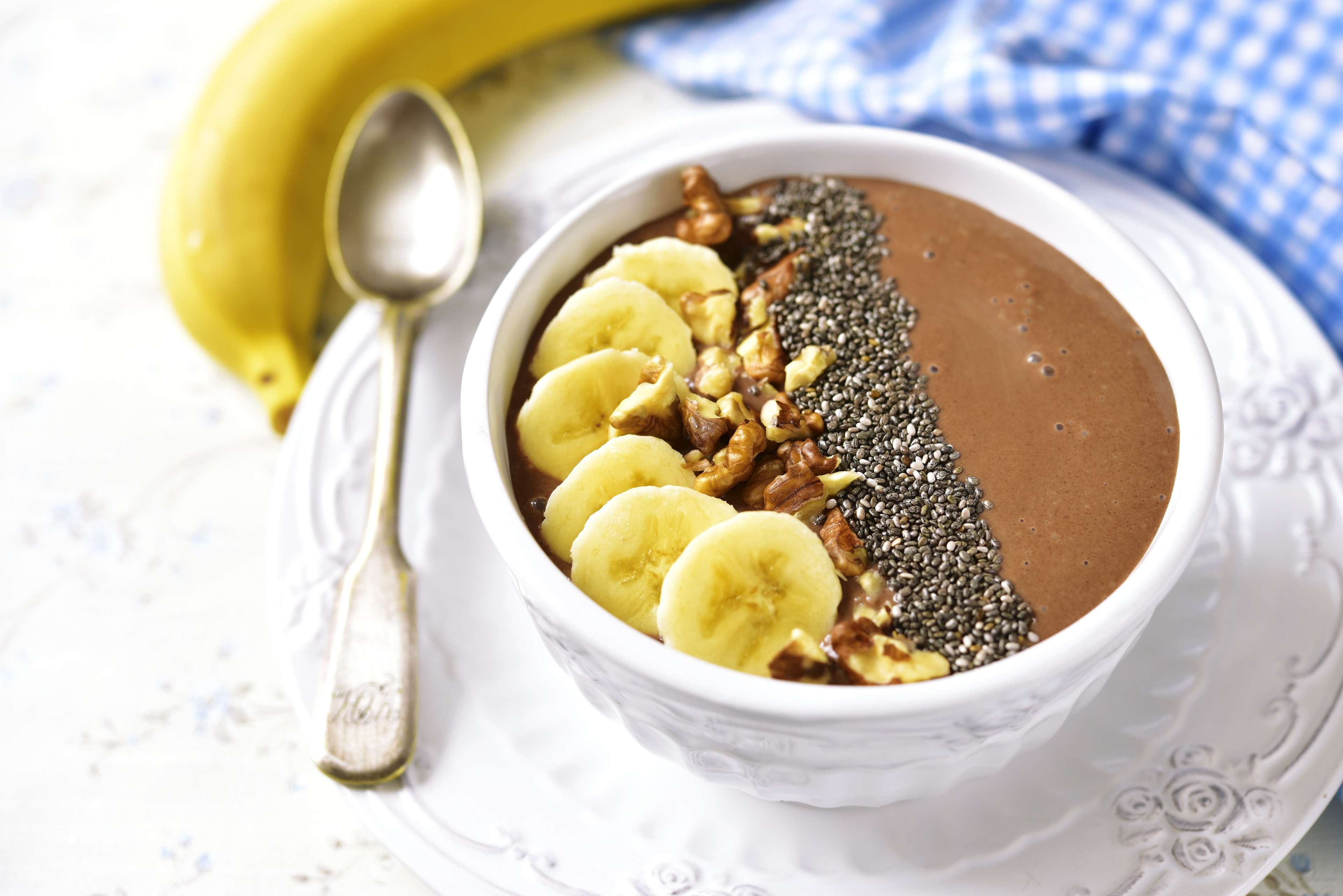 61ad3c4557d6d22731158a1f_Chocolate%20banana%20smoothie%20with%20walnuts%20and%20chia%20seed..jpeg