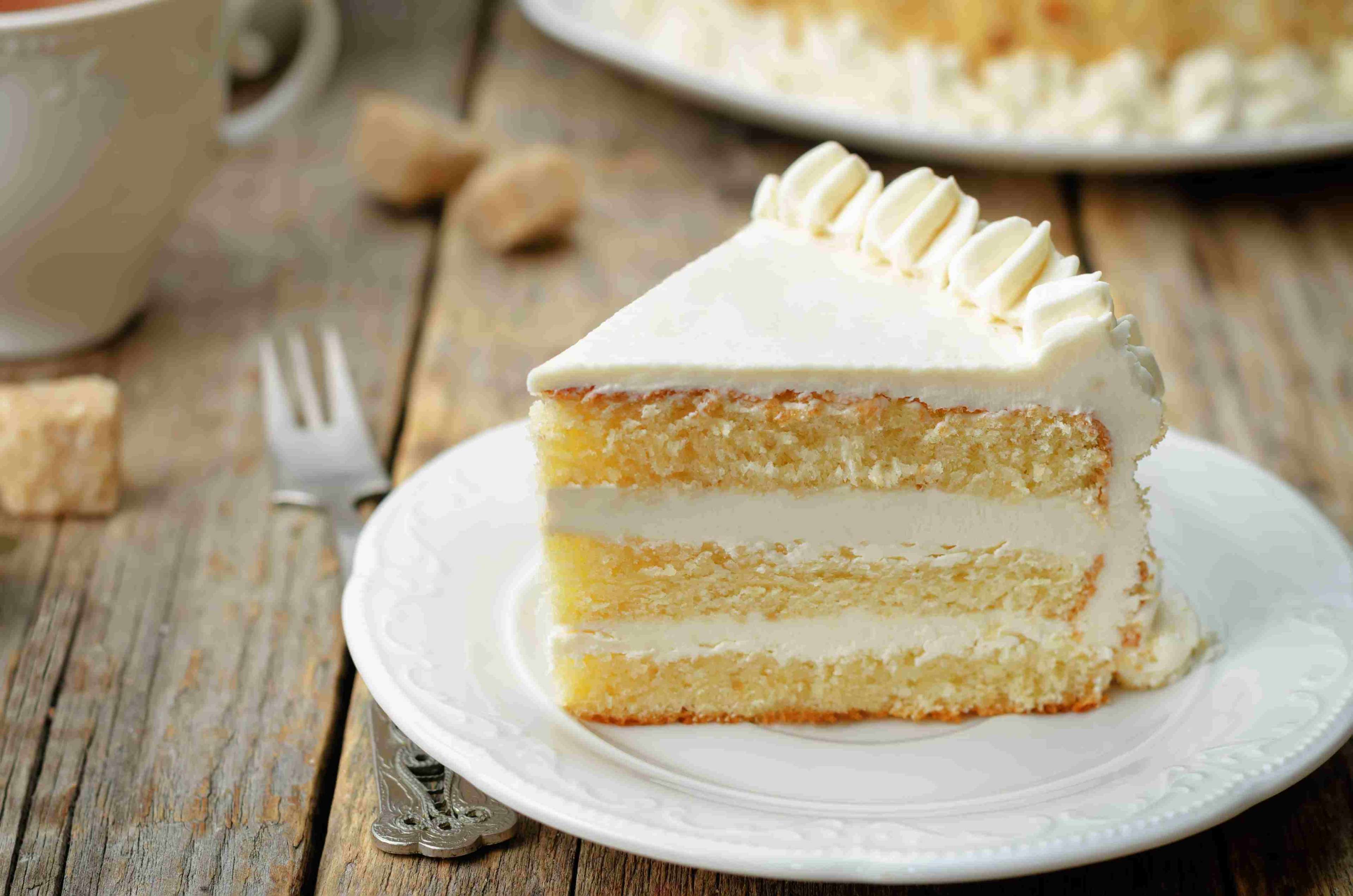 Vanilla cake with cream
