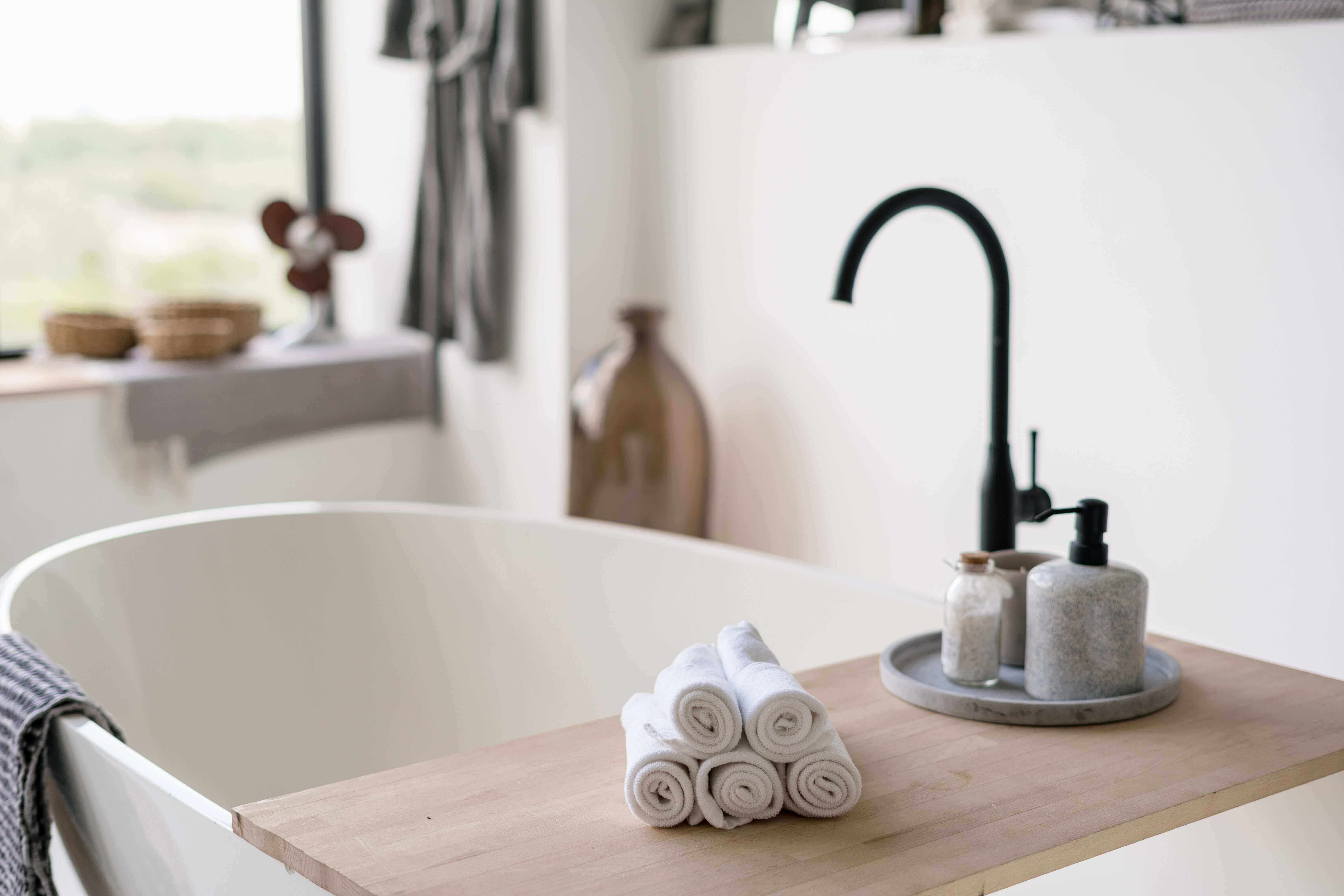 The 6 Best Cleaners for Dirty and Stained Bathtubs Gopuff