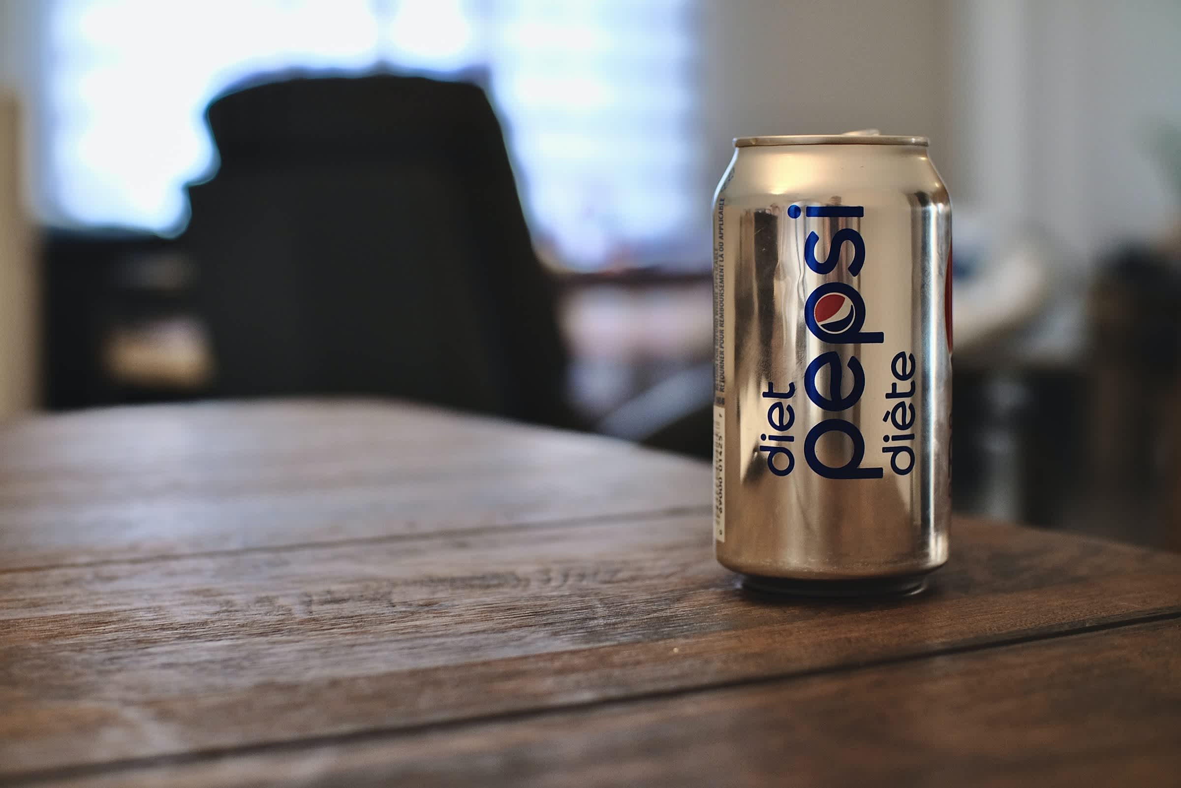 Can of diet pepsi soda on wooden table