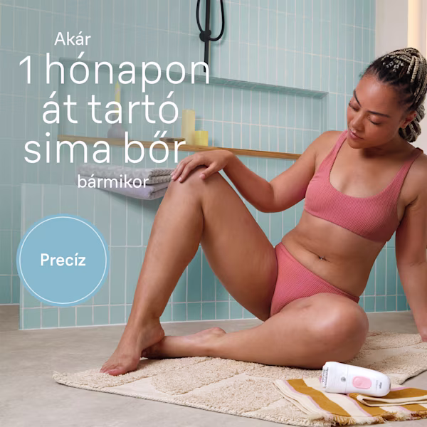 Egy nő a fürdőszobában a lábát simogatja Egy nő a fürdőszobában a lábát simogatja