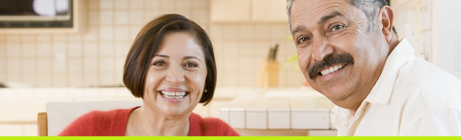 Pareja sonriendo