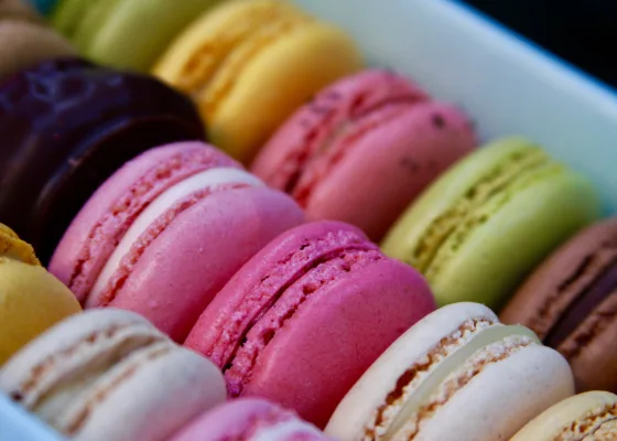 Macarons i forskellige farver