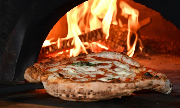 Pizzeriaer i Napoli hero