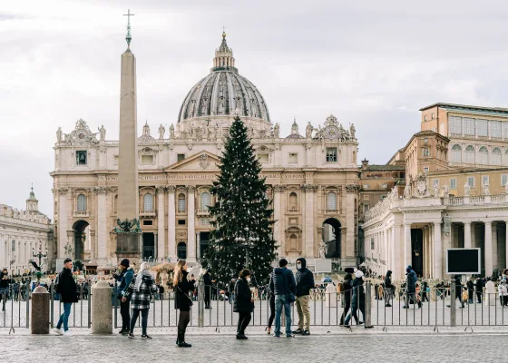 Den majestätiska julgranen i Vatikanen