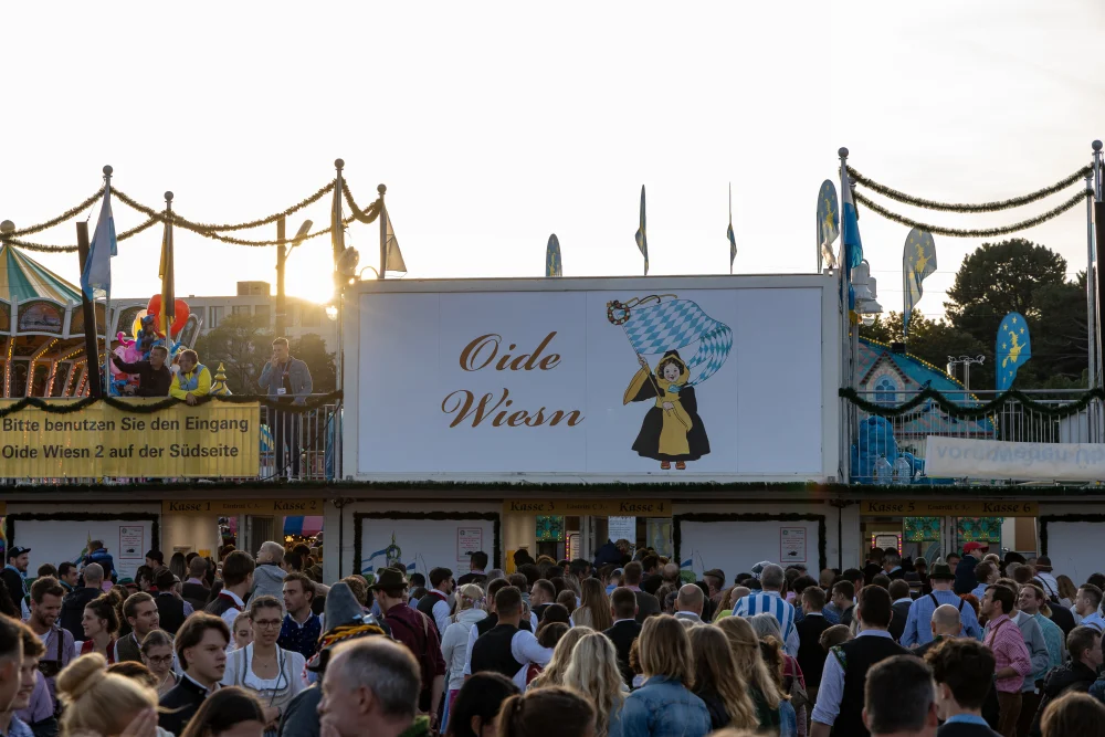 Udenfor Oide Wiesn i München