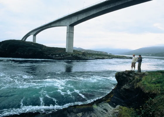 Bron över Saltstraumen i Norge