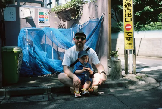 Eric och hans son Lou i Tokyo