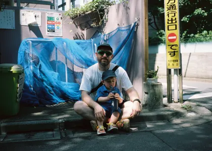 Eric og hans søn Lou i Tokyo