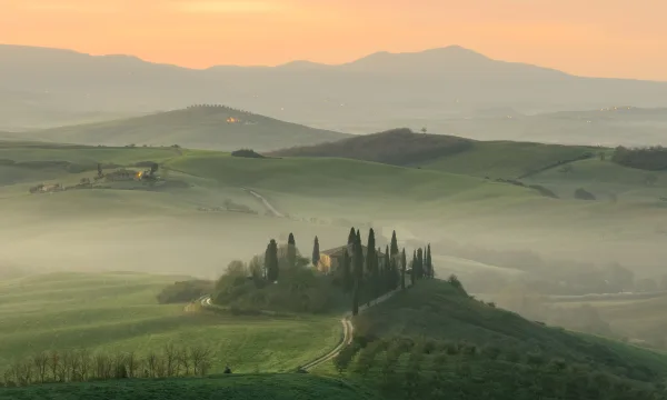 Ett böljande landskap i Toscana