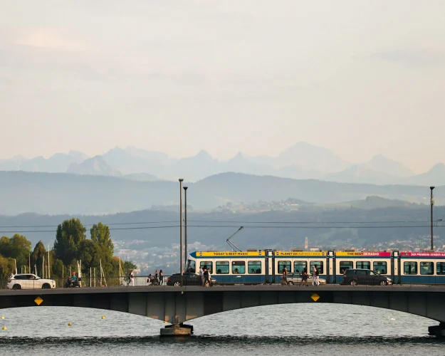 Zürich er en vakker by med mange innsjøer