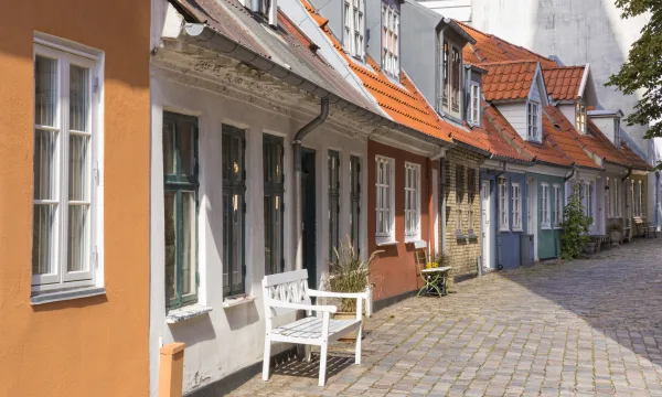 Fargerike husfasader i Ålborg, Danmark